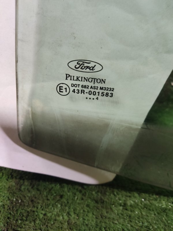 Стекло двери заднее левое Ford Fusion