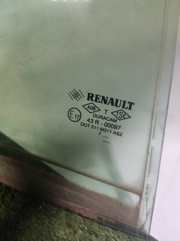 Стекло заднее правое Renault Megane 2