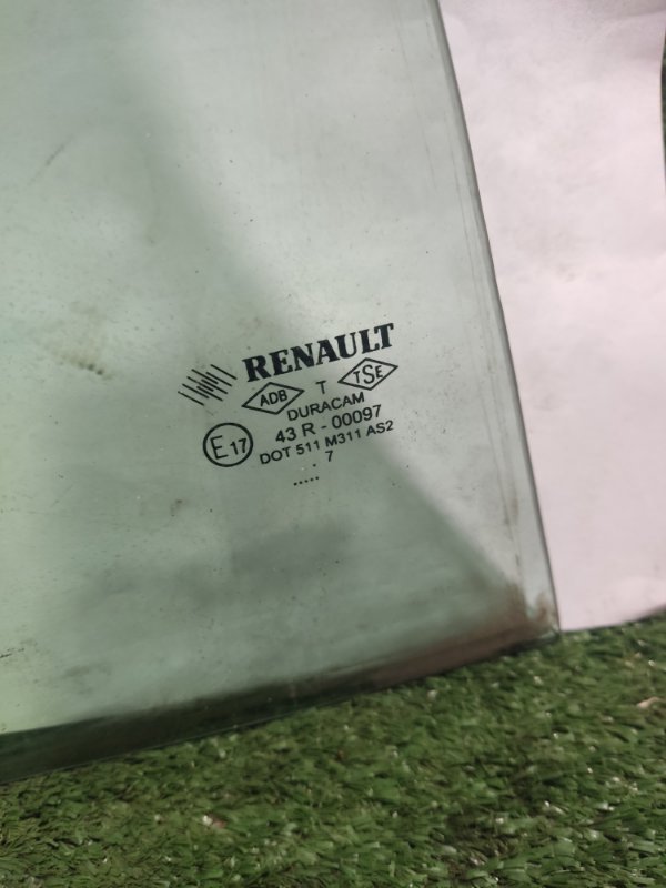 Стекло заднее правое Renault Megane 2