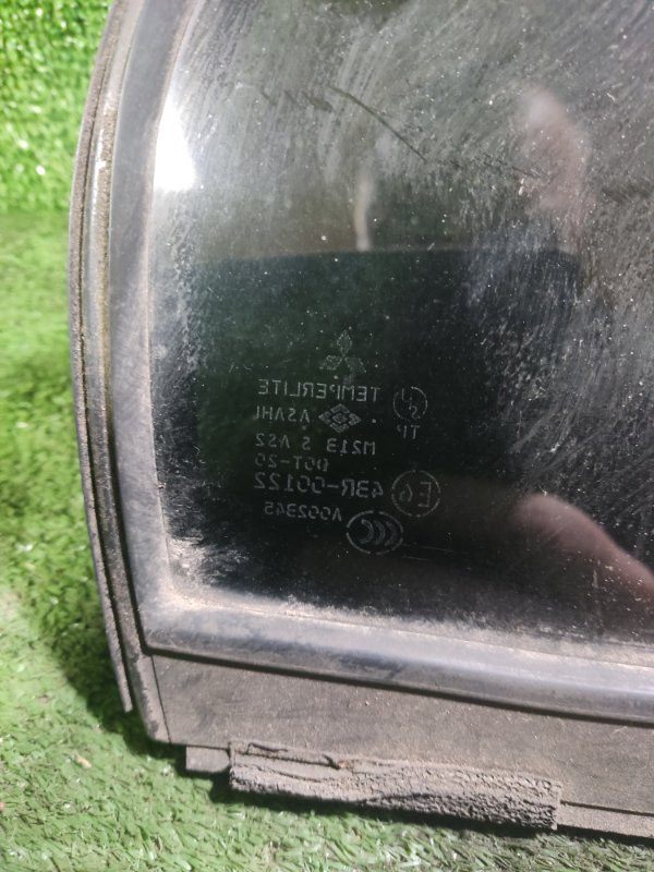 Стекло заднее правое Mitsubishi Lancer 9