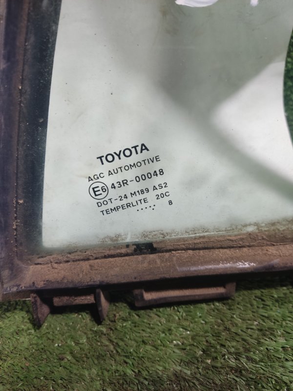 Стекло правое Toyota Auris