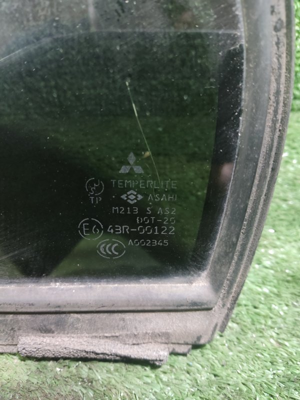 Стекло заднее левое Mitsubishi Lancer 9