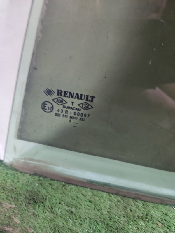 Стекло заднее левое Renault Megane 2
