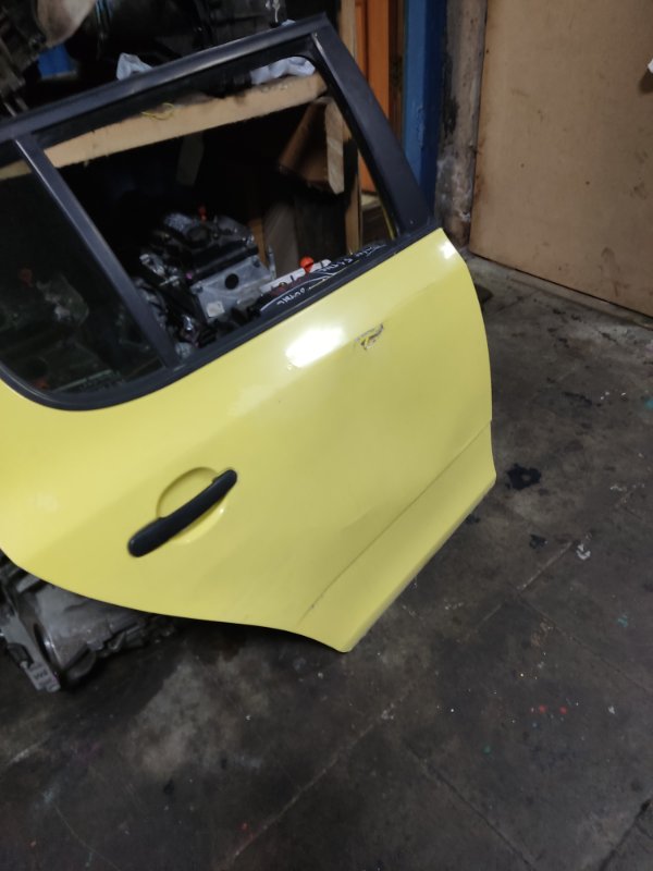 Дверь Skoda Fabia 2009 2