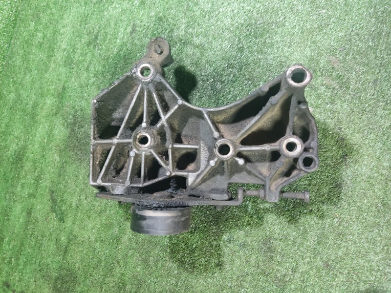 Кронштейн генератора Renault Symbol 2009 2