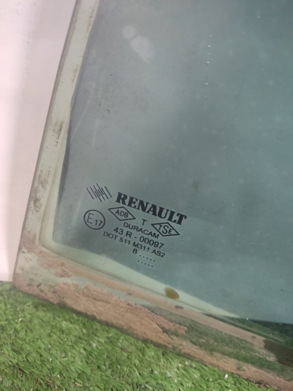 Форточка двери Renault Symbol 2009 2