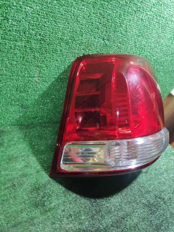 Фонарь задний левый Toyota Land Cruiser 2008 200
