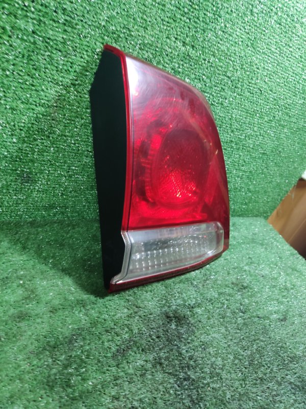 Фонарь внутренний Toyota Land Cruiser 2008 200
