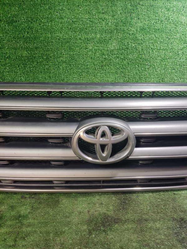 Решетка радиатора Toyota Land Cruiser 2008 200