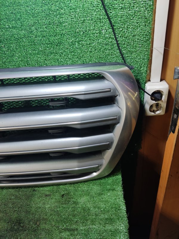 Решетка радиатора Toyota Land Cruiser 2008 200