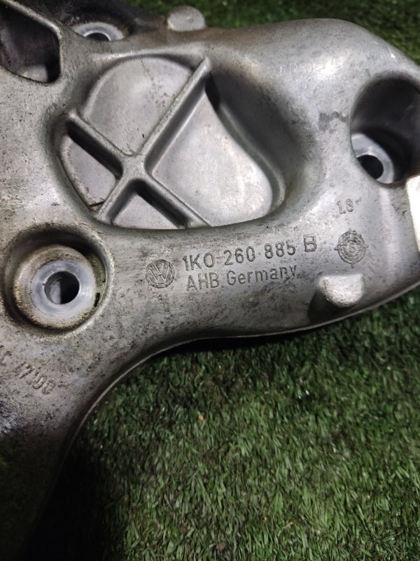Кронштейн кондиционера Volkswagen Golf 1K5