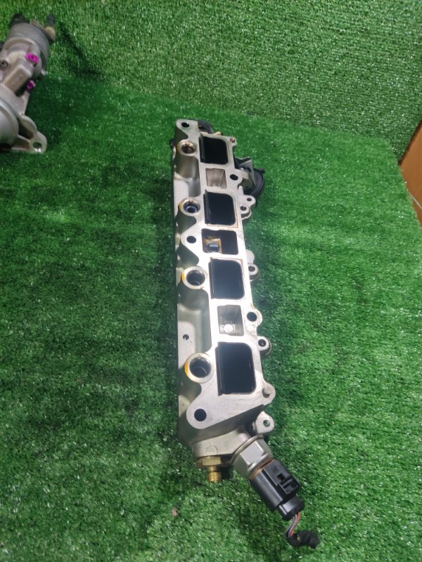 Рампа топливная Volkswagen Golf 1K1