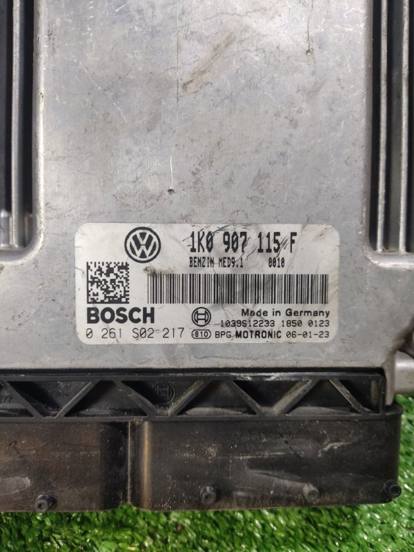 Блок управления двигателем Volkswagen Golf 1K1