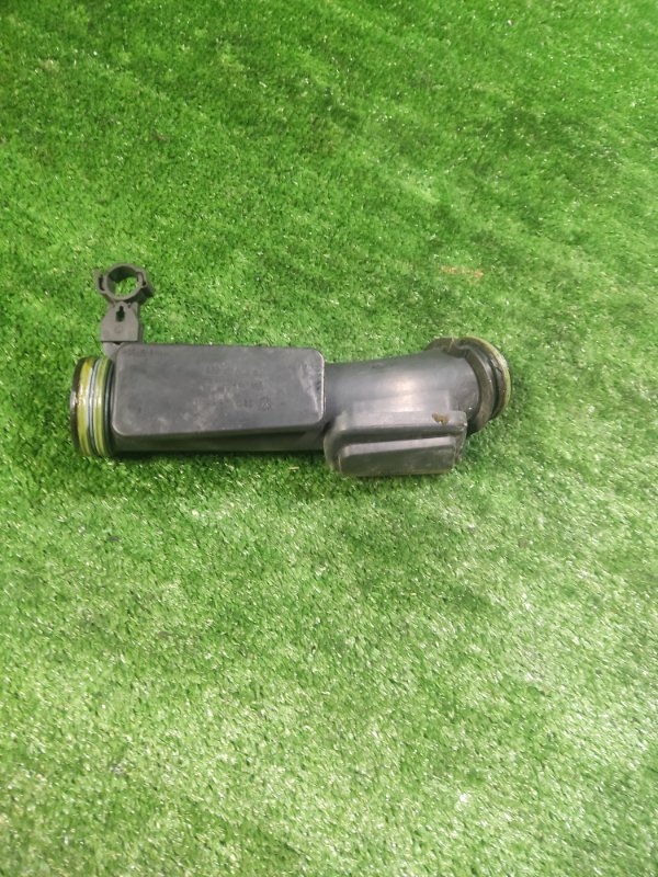 Патрубок Volkswagen Golf 5K1