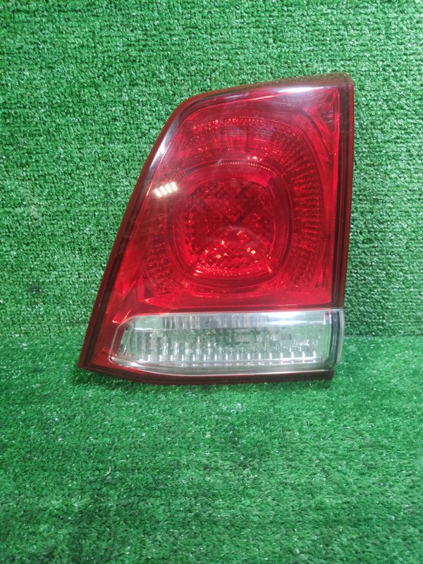 Фонарь внутренний Toyota Land Cruiser 2008 200