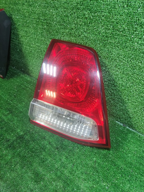 Фонарь внутренний Toyota Land Cruiser 2008 200