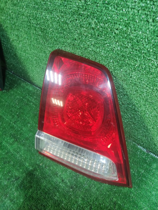 Фонарь внутренний Toyota Land Cruiser 2008 200