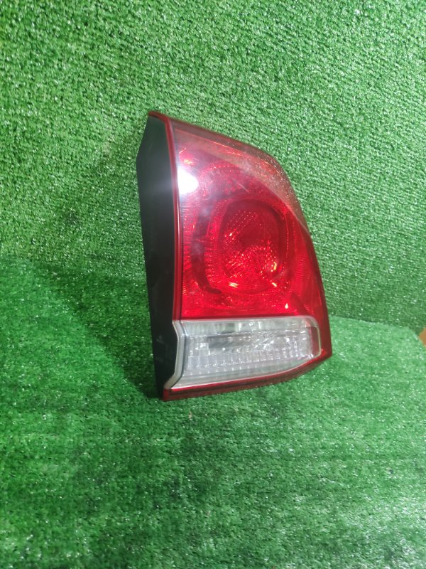 Фонарь внутренний Toyota Land Cruiser 2008 200