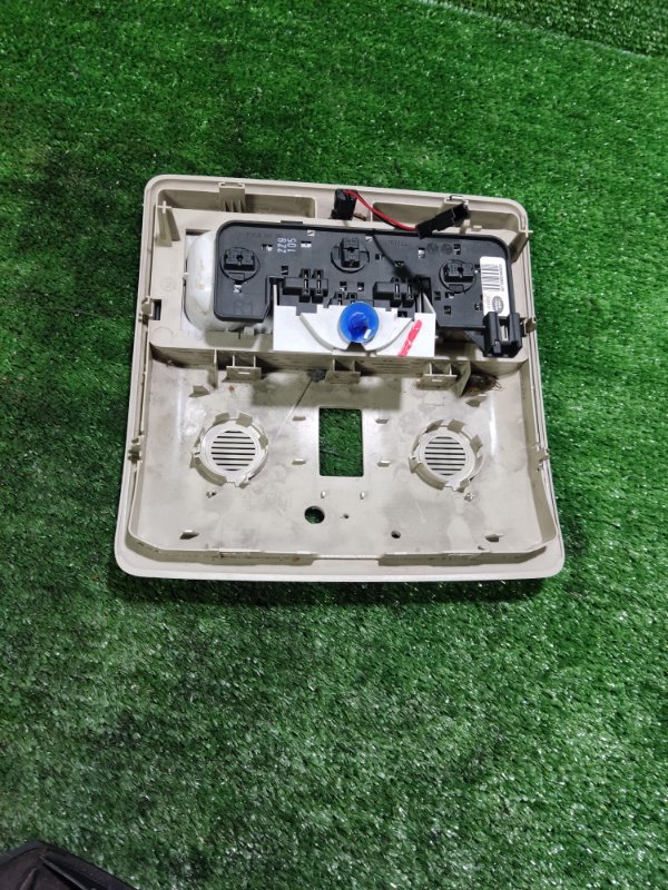 Плафон салонный Land Rover Discovery 2006 3