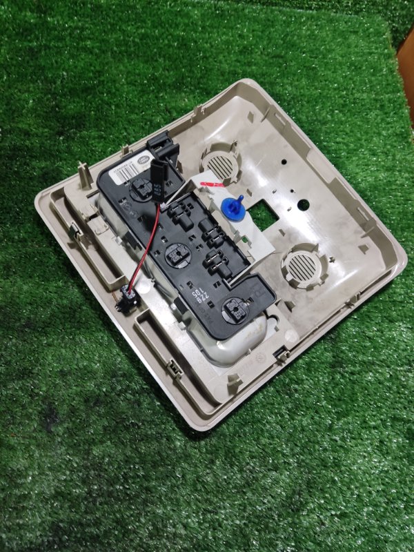 Плафон салонный Land Rover Discovery 2006 3