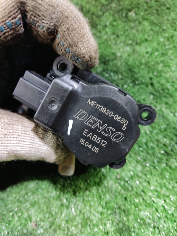 Сервопривод заслонки отопителя Land Rover Discovery 2006 3