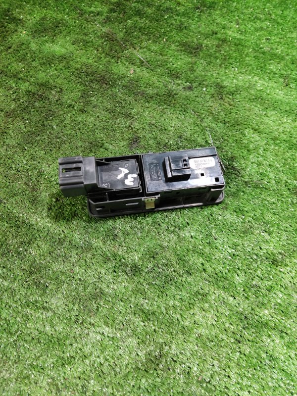 Кнопка стеклоподъемника Land Rover Discovery 2006 3