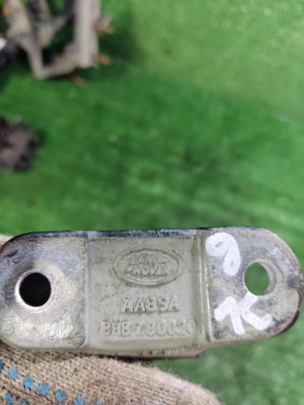 Петля крышки багажника Land Rover Discovery 2006 3