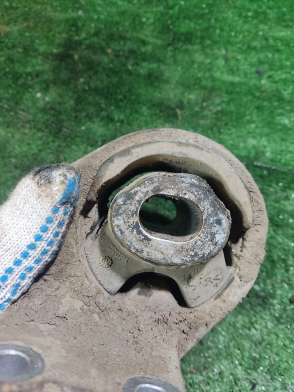Опора кпп Land Rover Discovery 2006 3