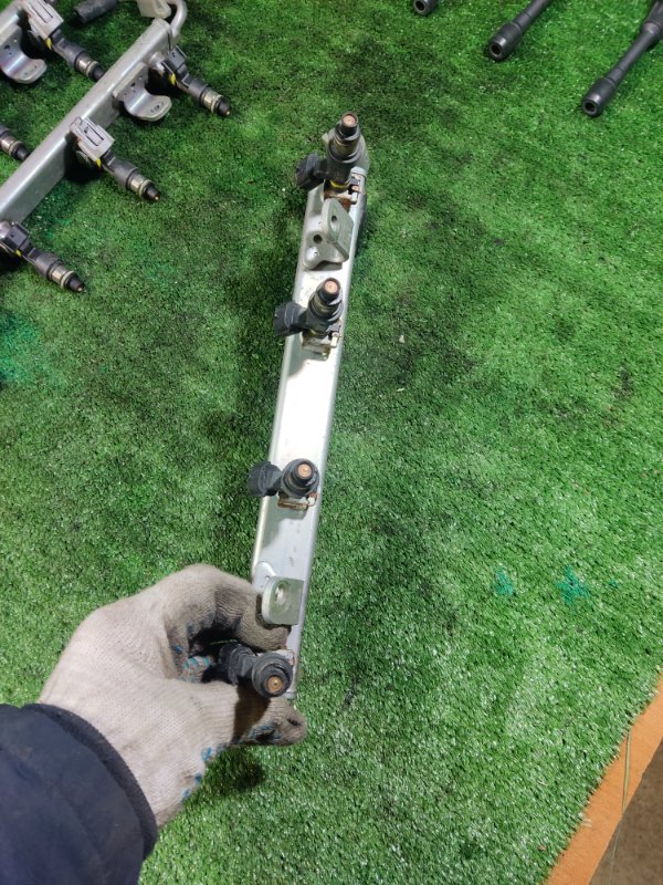 Рампа топливная с форсунками Nissan X-Trail T31