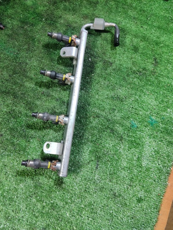 Рампа топливная с форсунками Nissan X-Trail T31