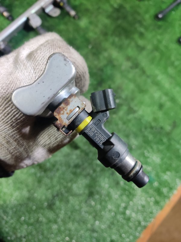 Рампа топливная с форсунками Nissan X-Trail T31