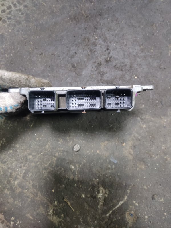 Блок управления двигателем Nissan Serena