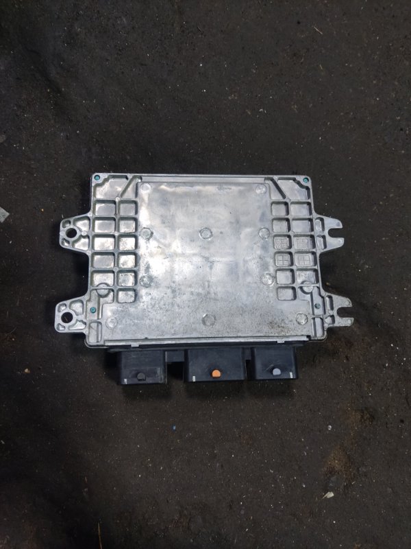 Блок управления двигателем Nissan Serena
