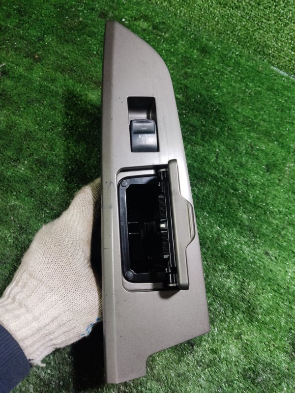 Кнопка стеклоподъемника Toyota Land Cruiser 2008 200