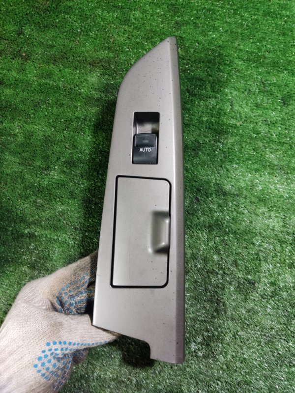 Кнопка стеклоподъемника Toyota Land Cruiser 2008 200