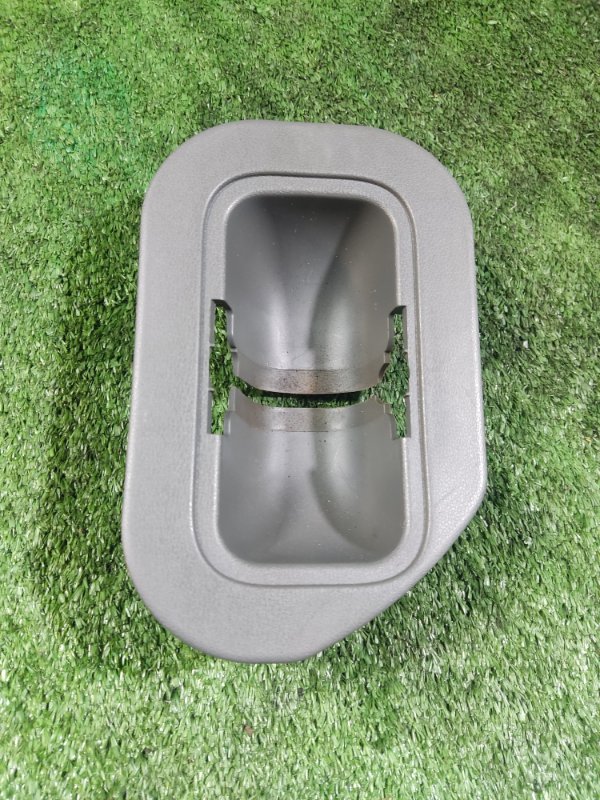 Крышка кронштейна сиденья Toyota Land Cruiser 2008 200