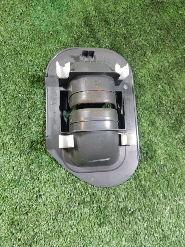 Крышка кронштейна сиденья Toyota Land Cruiser 2008 200