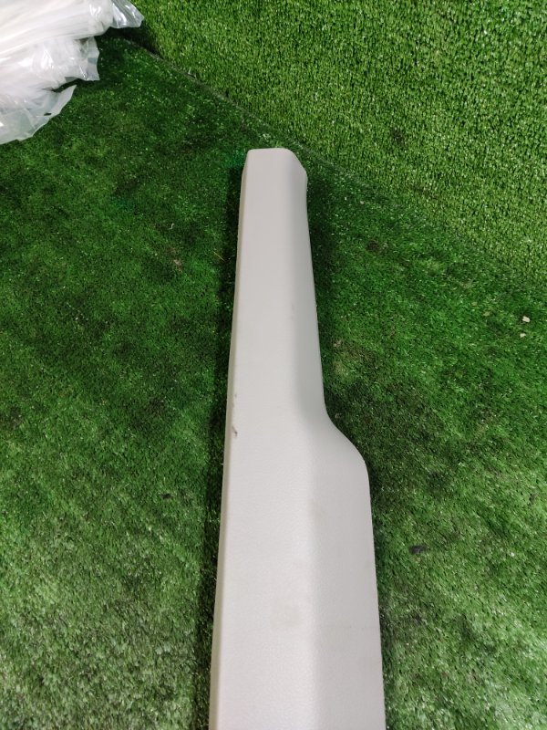 Обшивка двери багажника Toyota Land Cruiser 2008 200