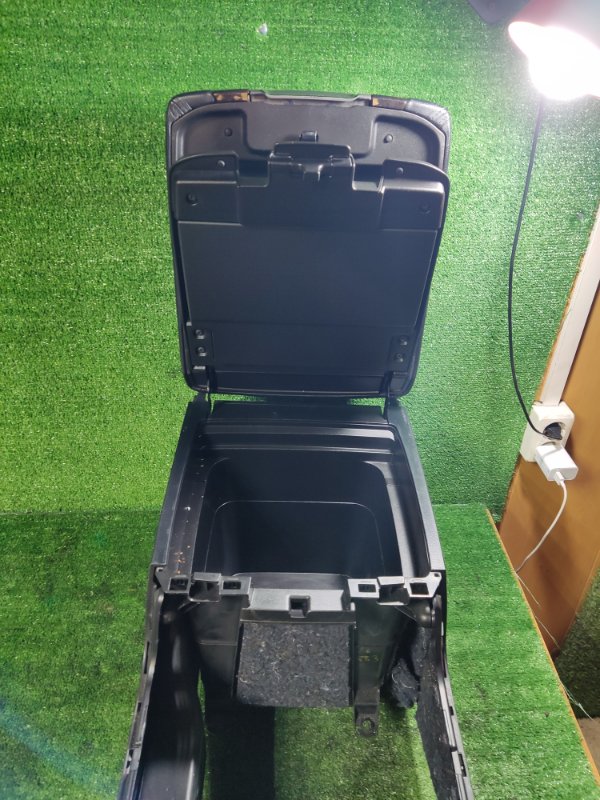 Подлокотник Toyota Land Cruiser 2008 200