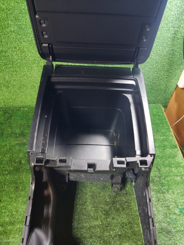 Подлокотник Toyota Land Cruiser 2008 200