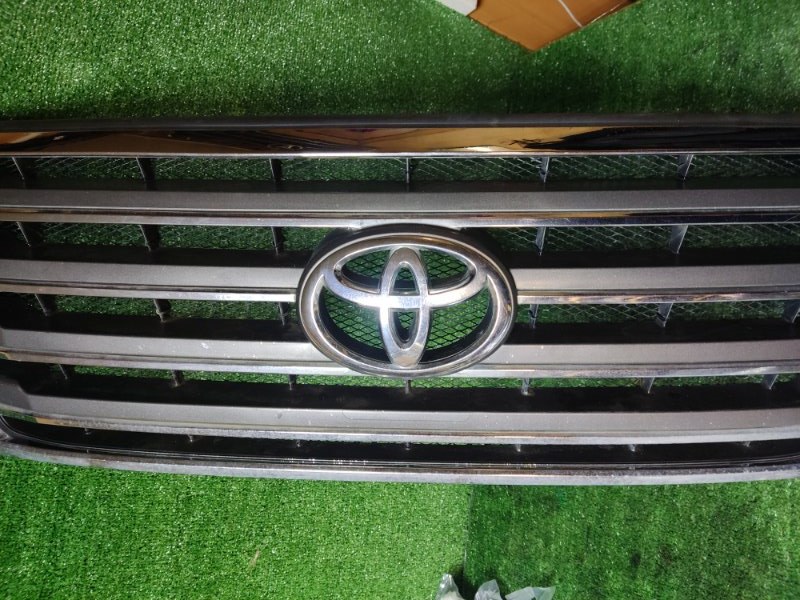 Решетка радиатора Toyota Land Cruiser 2008 200