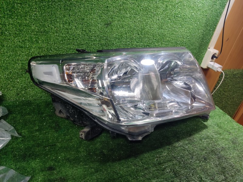 Фара правая Toyota Land Cruiser 2008 200