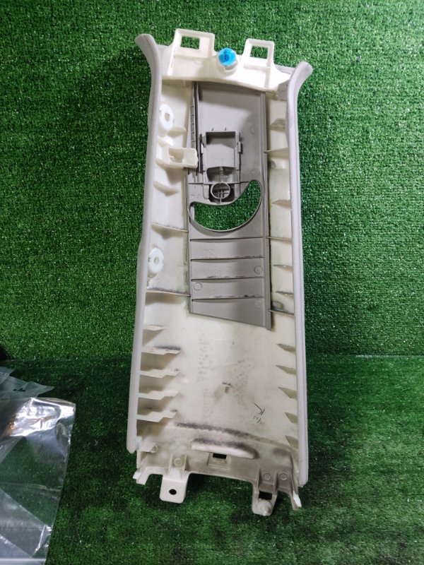 Накладка стойки Toyota Land Cruiser 2008 200