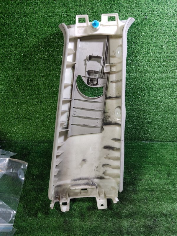 Накладка стойки Toyota Land Cruiser 2008 200
