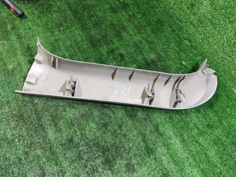 Обшивка двери багажника Toyota Land Cruiser 2008 200