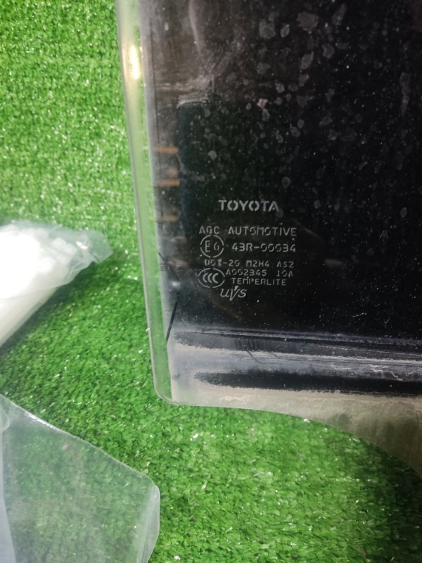 Стекло двери Toyota Land Cruiser 2008 200