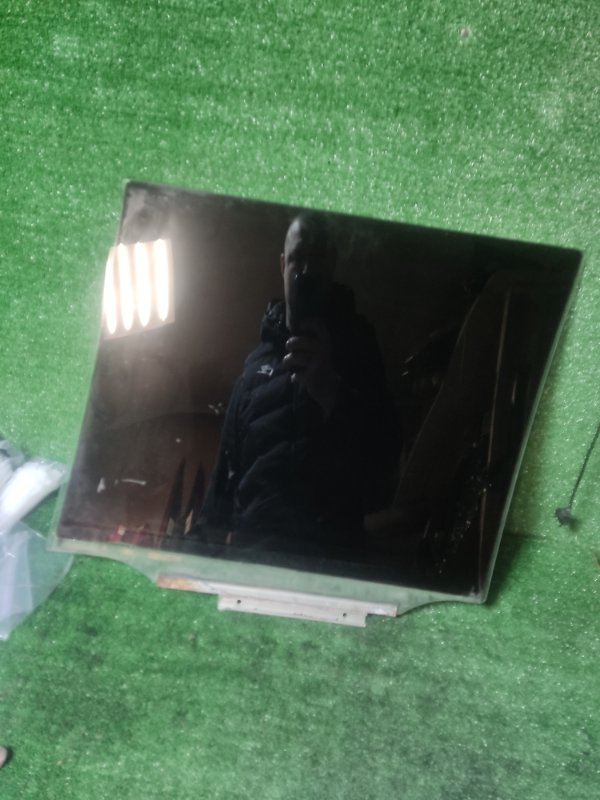 Стекло двери Toyota Land Cruiser 2008 200