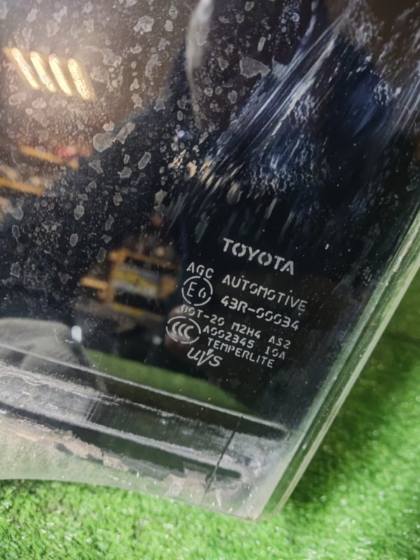 Стекло двери Toyota Land Cruiser 2008 200