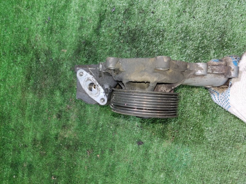 Насос водяной Toyota Land Cruiser 2008 200