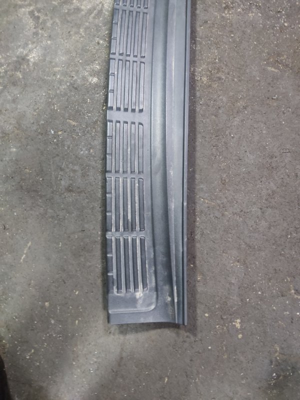 Накладка заднего бампера Toyota Land Cruiser 2008 200